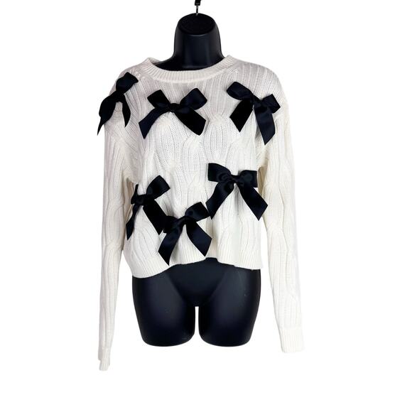 ALICE + OLIVIA Cream Beau Relaxed Fit Black Bow Detail Cable Sweater Small - Picture 2 of 7